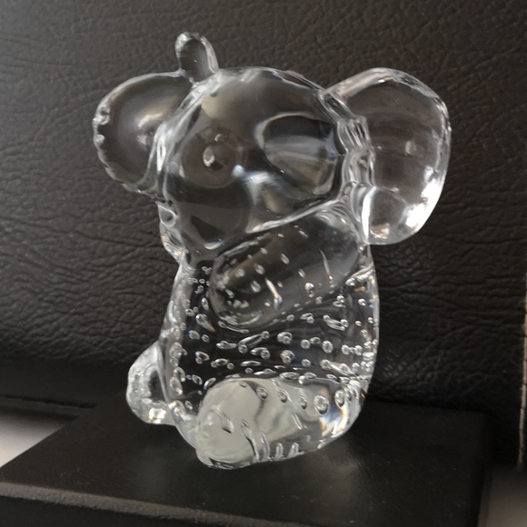Beautiful Glass Art Elephant w/ Bullicante Controlled Bubbles and Smooth Bottom - Picture 3 of 4